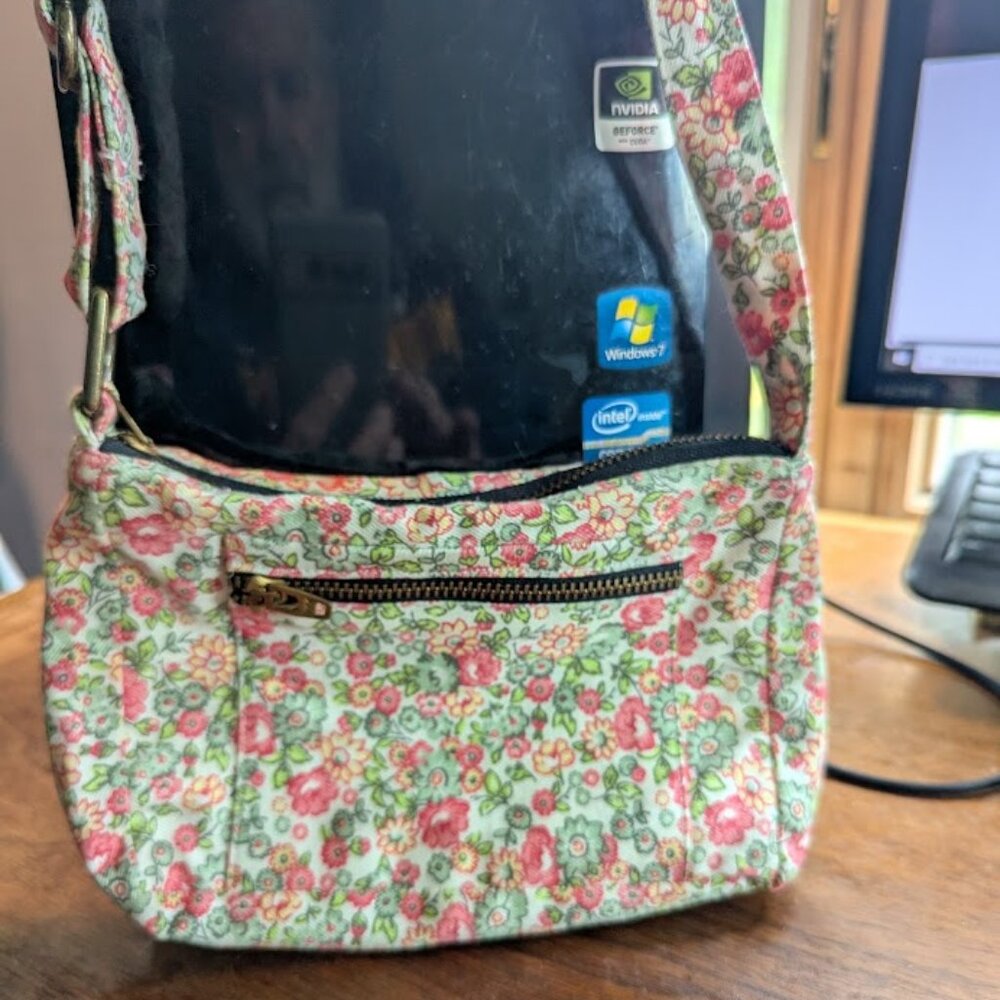 Imagine Goods Floral Design Purse